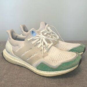 Adidas Ultra Boost 10.5 Mens EUC